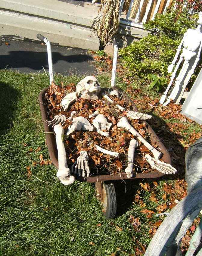 64 Spooky Halloween Decoration Ideas: DIY, Indoor, Outdoor, Office & School 12 Halloween Decoration Ideas