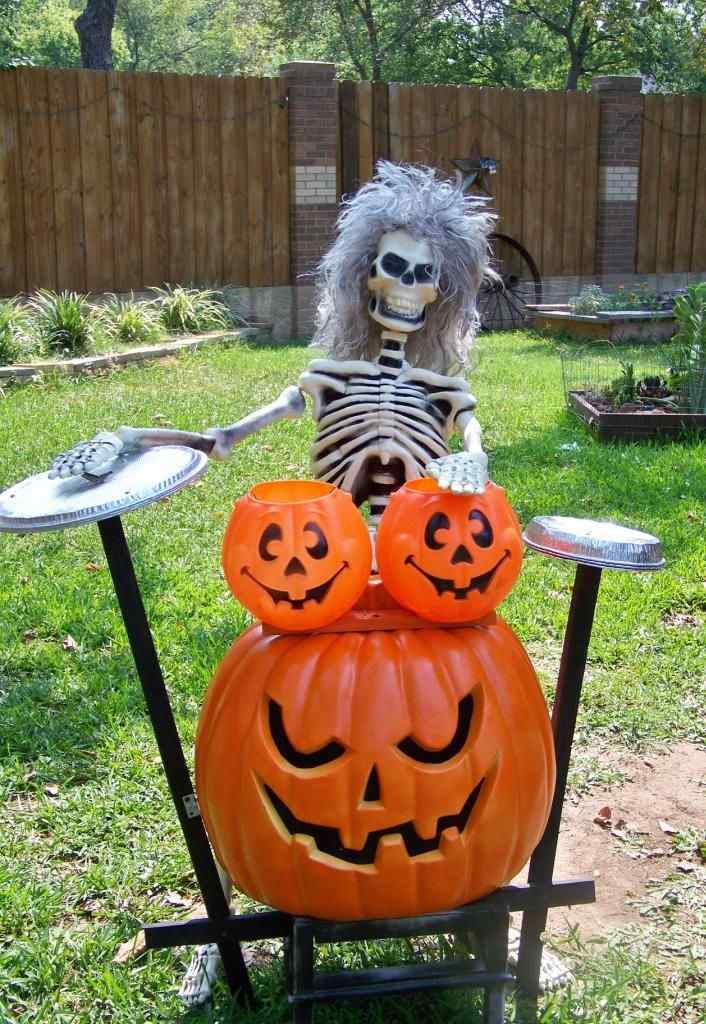 64 Spooky Halloween Decoration Ideas: DIY, Indoor, Outdoor, Office & School 64 Halloween Decoration Ideas