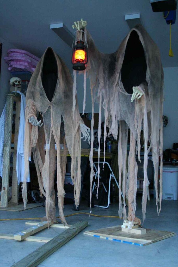 64 Spooky Halloween Decoration Ideas: DIY, Indoor, Outdoor, Office & School 21 Halloween Decoration Ideas