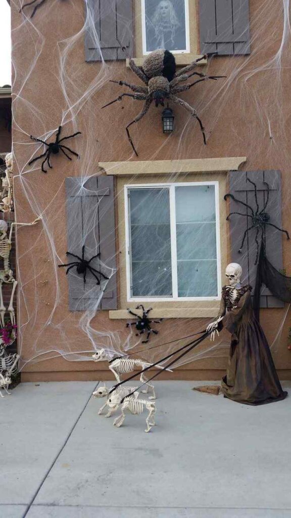 64 Spooky Halloween Decoration Ideas: DIY, Indoor, Outdoor, Office & School 30 Halloween Decoration Ideas