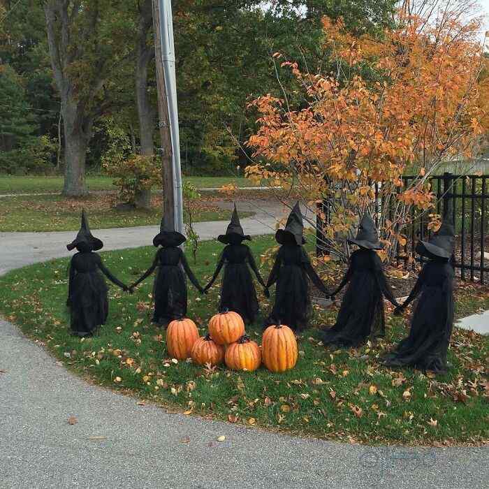 64 Spooky Halloween Decoration Ideas: DIY, Indoor, Outdoor, Office & School 27 Halloween Decoration Ideas