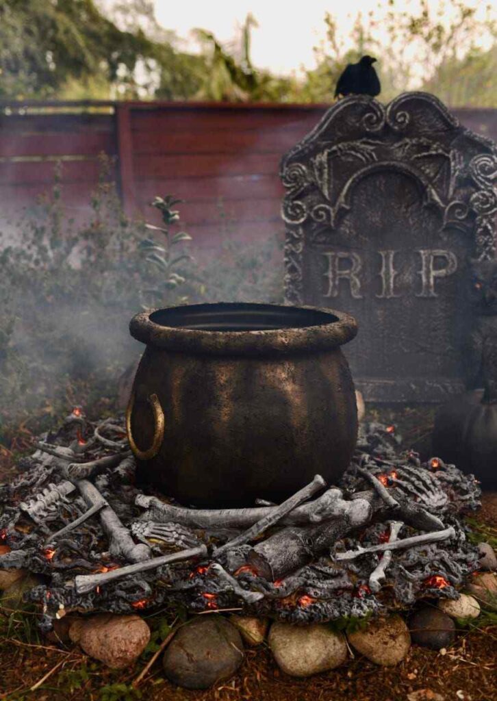 64 Spooky Halloween Decoration Ideas: DIY, Indoor, Outdoor, Office & School 19 Halloween Decoration Ideas