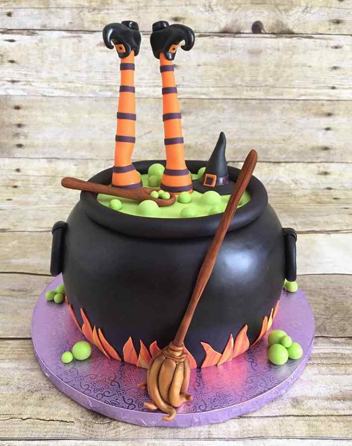 64 Spooky Halloween Decoration Ideas: DIY, Indoor, Outdoor, Office & School 34 Halloween Decoration Ideas