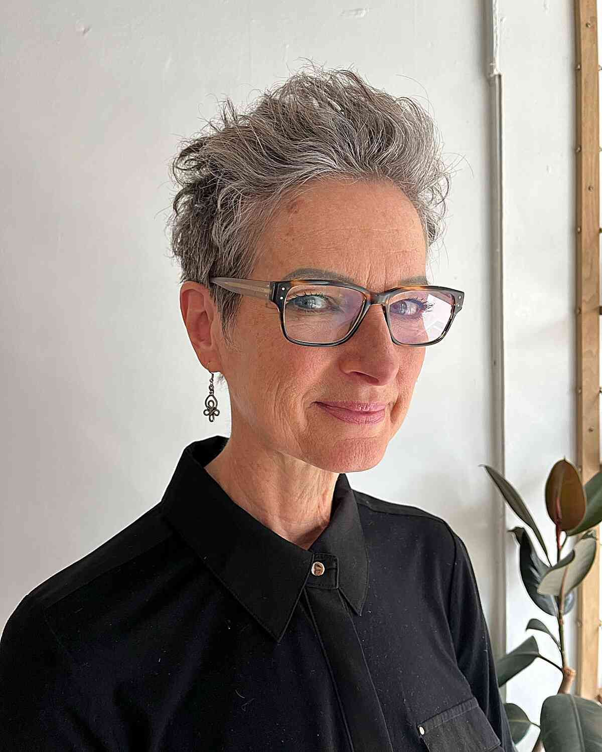 Short Hairstyles for Women Over 50 With Glasses