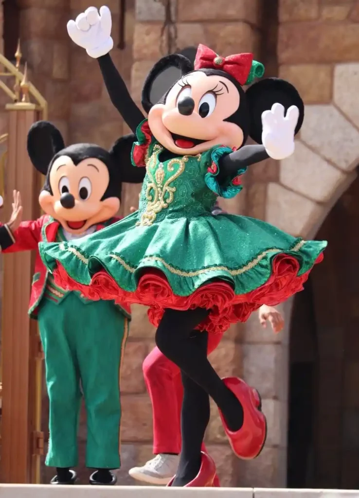 90 DIY Christmas Movie Characters Costumes: Easy Ideas for Kids and Couples 33 Christmas Movie Characters Costumes