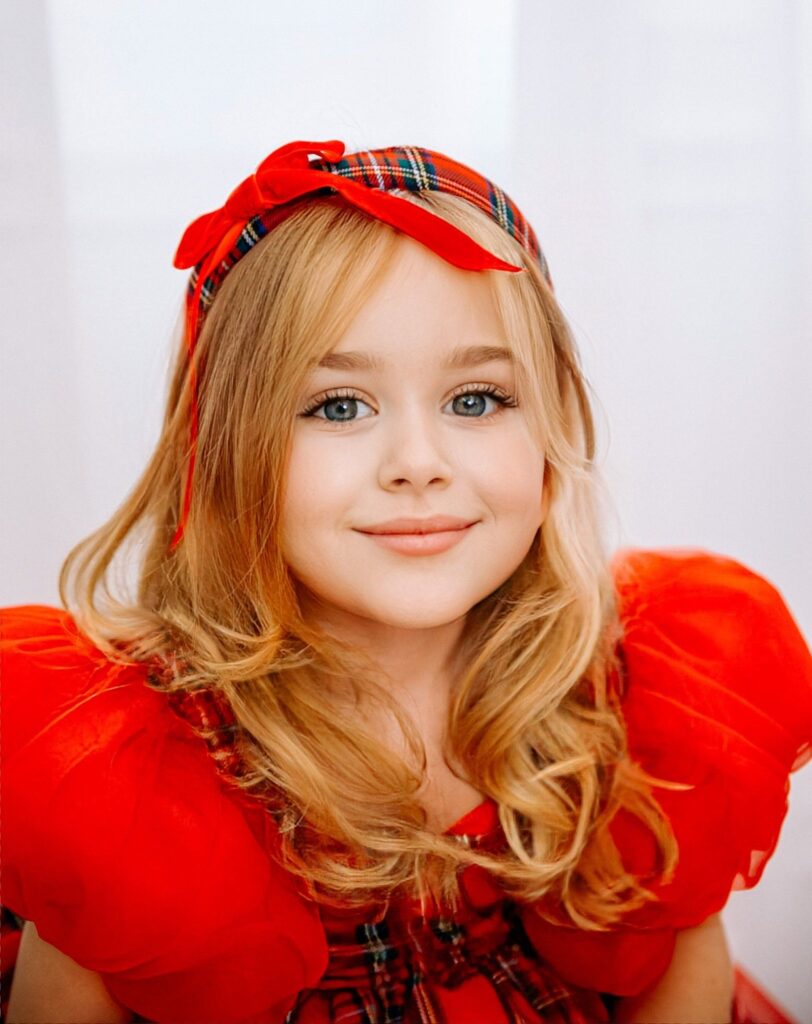 80 Adorable Christmas Hairstyles for Kids – Easy Ideas for Short, Curly & Long Hair 12 Christmas Hairstyles for Kids