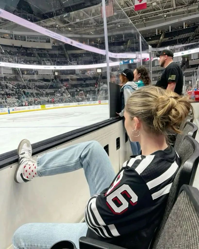 89 Hockey Game Outfits for Women: Winter to Summer Styles for Every Occasion 19 Hockey Game Outfits for Women