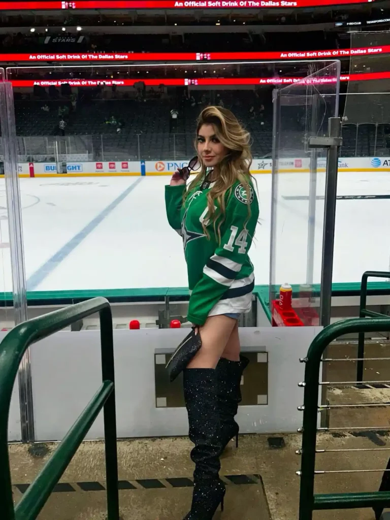 89 Hockey Game Outfits for Women: Winter to Summer Styles for Every Occasion 25 Hockey Game Outfits for Women