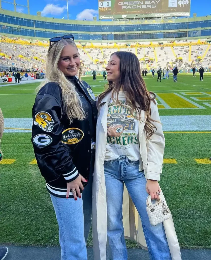 89 Hockey Game Outfits for Women: Winter to Summer Styles for Every Occasion 2 Hockey Game Outfits for Women